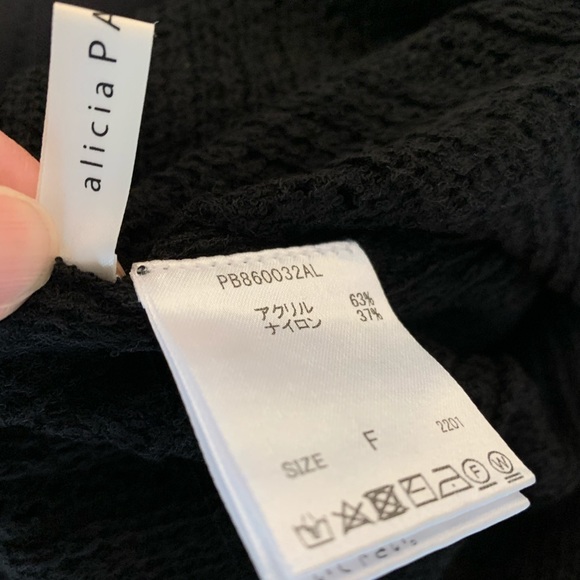 Top - Available until Nov 15 - Picture 4 of 5